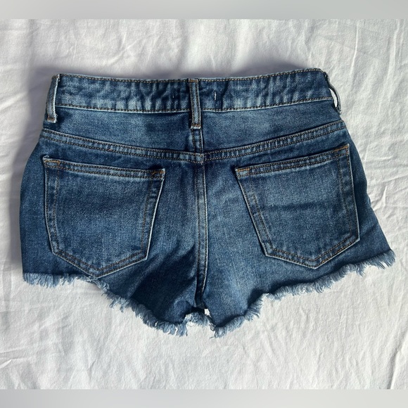 Forever 21 Blue Denim Distressed Shorts Size 24 - Picture 2 of 3
